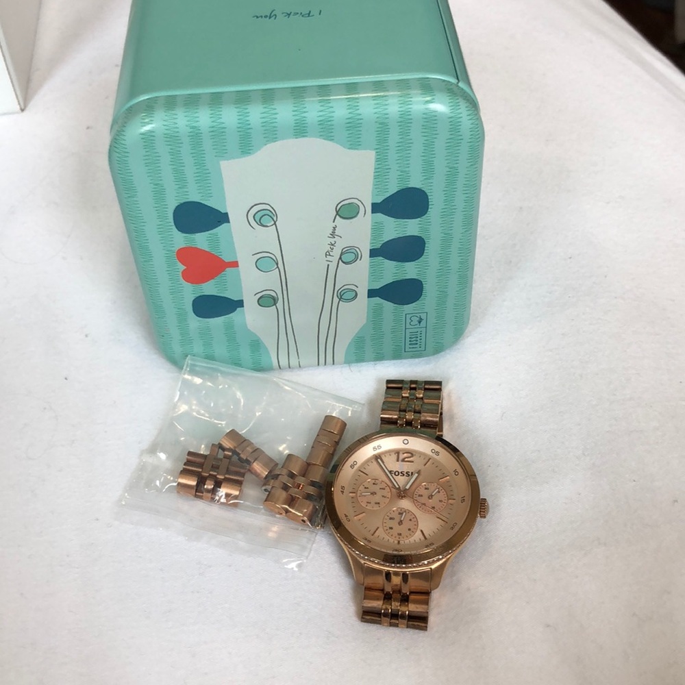 Rose gold fossil watch